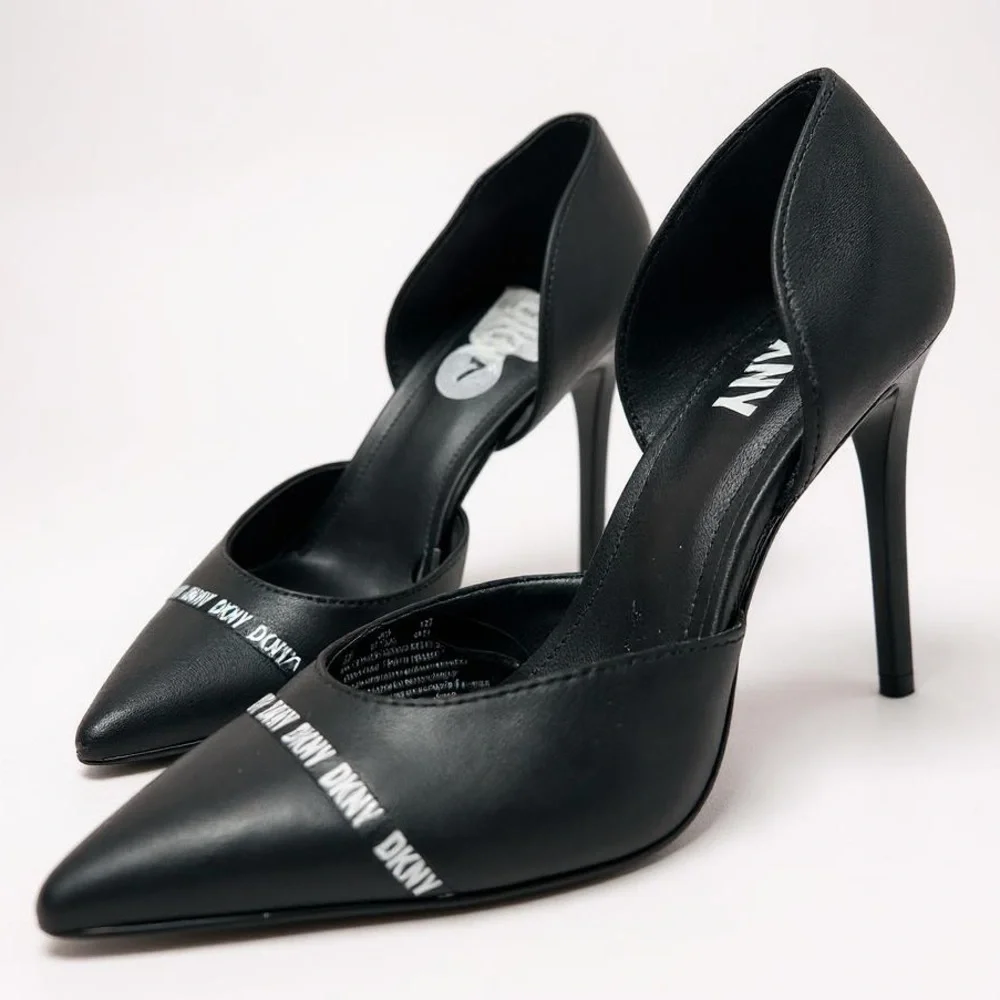 DKNY monogram spell out logo black stiletto 4” heels shoes women’s pumps size 7 - Picture 2 of 10